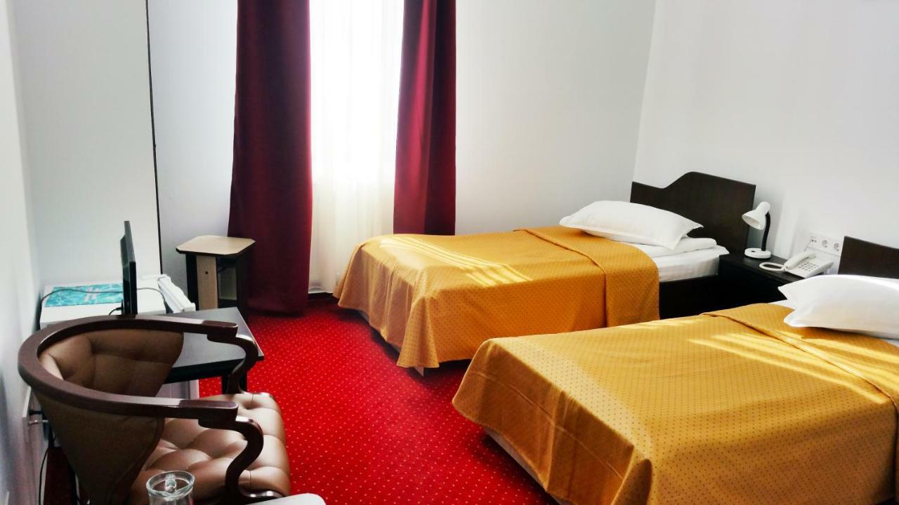 Hotel Teilor カリマネシュティ・カシウラタ エクステリア 写真